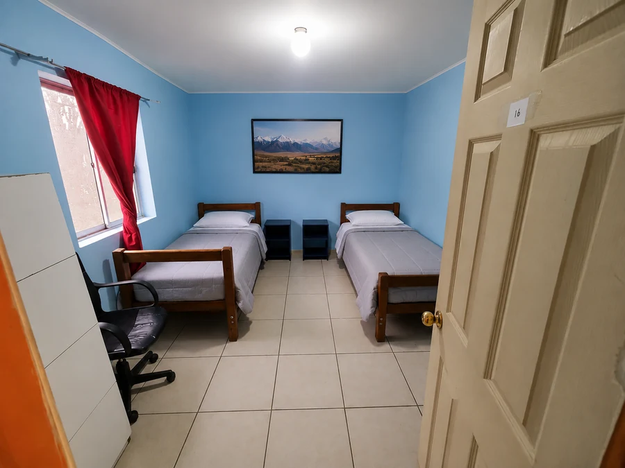 Habitación para dos personas en Rancagua, ordenada y lista para recibir al personal de empresas